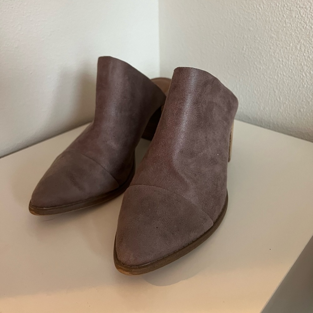 Report Mules with Block Heel